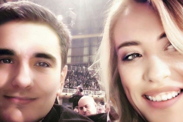 «Τρέλα» στο twitter με τα photoshop στις selfie της Δούρου (φωτό)