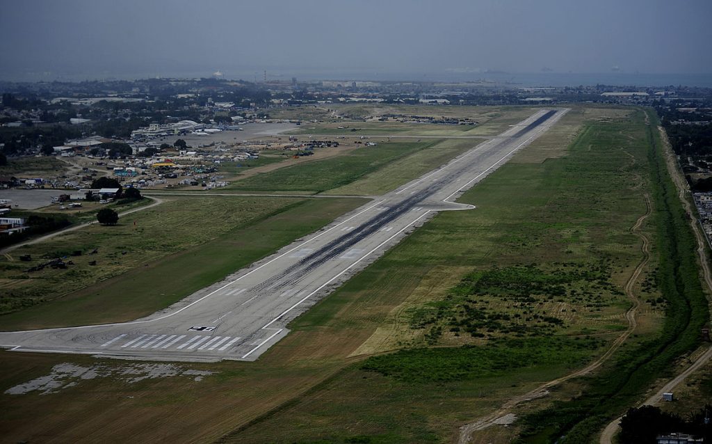 Σε αυτή τη χώρα η selfie σε αεροδιάδρομο μπορεί να τιμωρηθεί ακόμα και με θάνατο (φωτο)