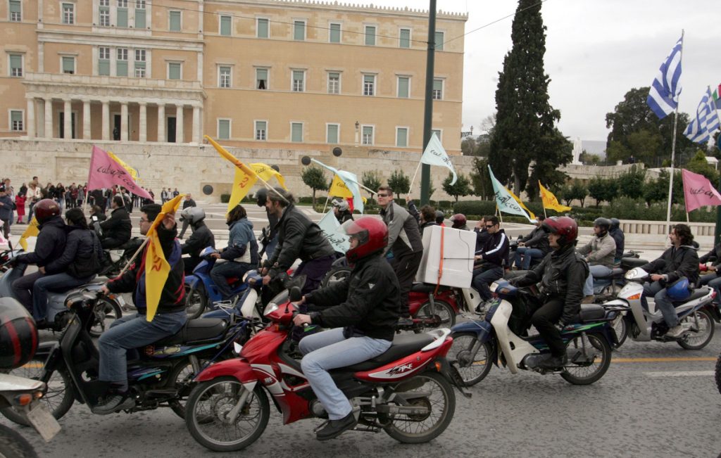 Σήμερα δεν έχει ντελίβερι: 24ωρη πανελλαδική απεργία διανομέων και μοτοπορεία στο κέντρο της Αθήνας