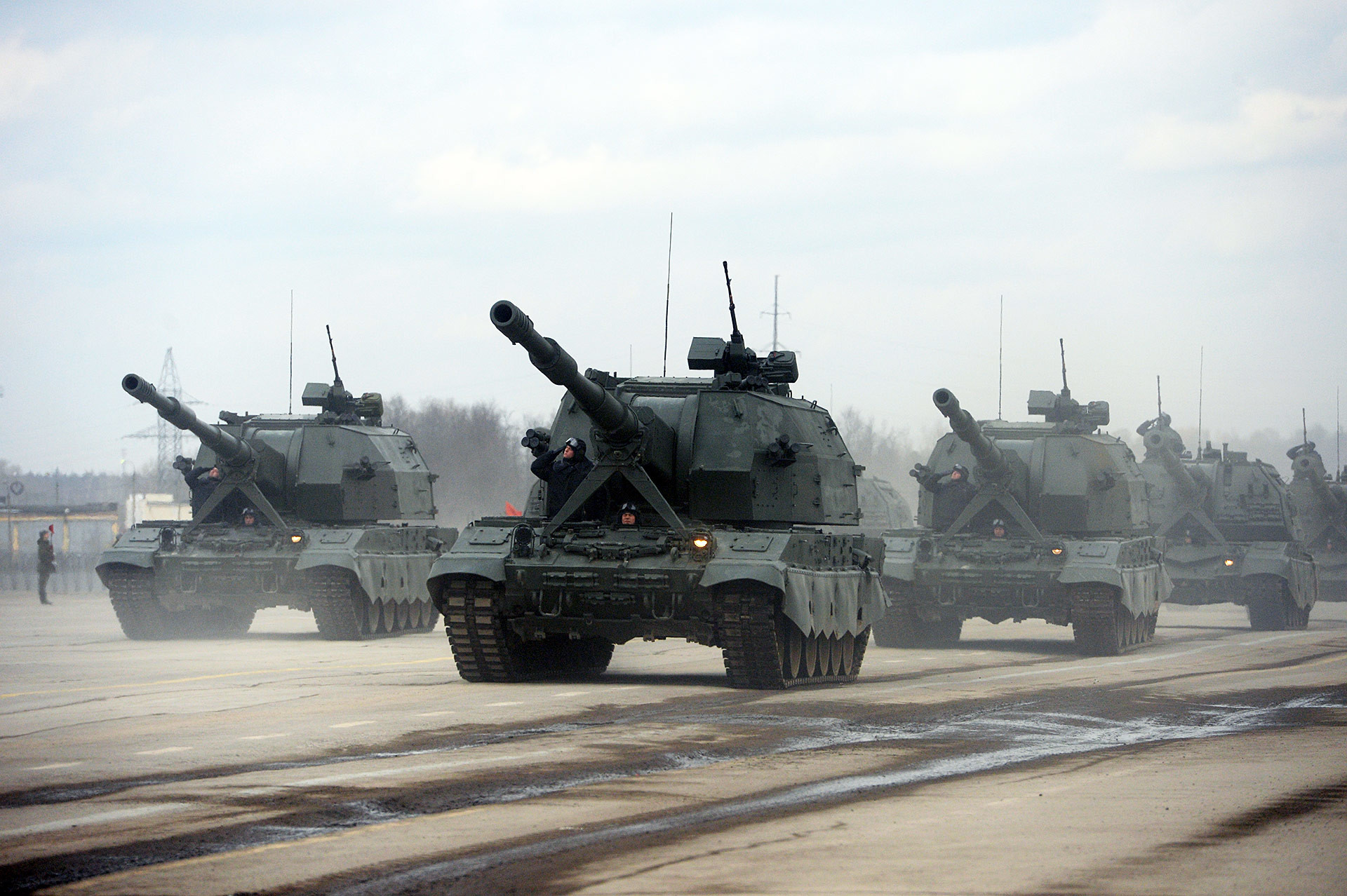 Ρωσικός Στρατός: Ασκήσεις πυροβολικού με πραγματικά πυρά