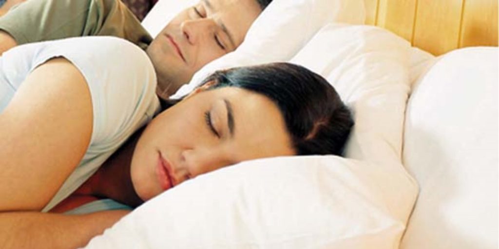 Τι είναι το «διαζύγιο ύπνου» που εχει γίνει… μόδα στις ΗΠΑ;