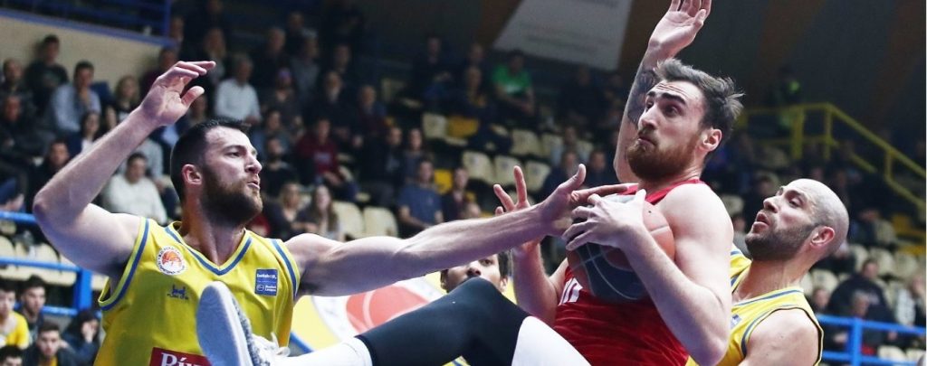 «Φονέας» των «γιγάντων» το Περιστέρι -Μετά τον Παναθηναϊκό & ΑΕΚ έριξε στο «καναβάτσο» και τον Ολυμπιακό με 81-76 (φώτο)