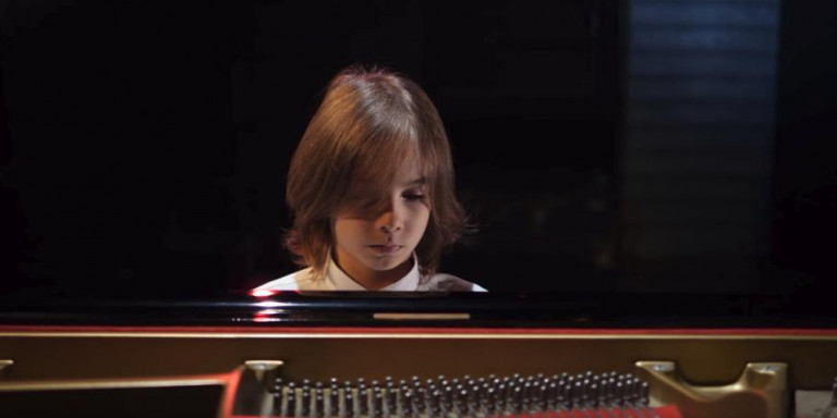Στέλιος Κερασίδης: Ο 6χρονος Έλληνας «Μότσαρτ» – Μάγεψε το Royal Albert Hall (βίντεο)
