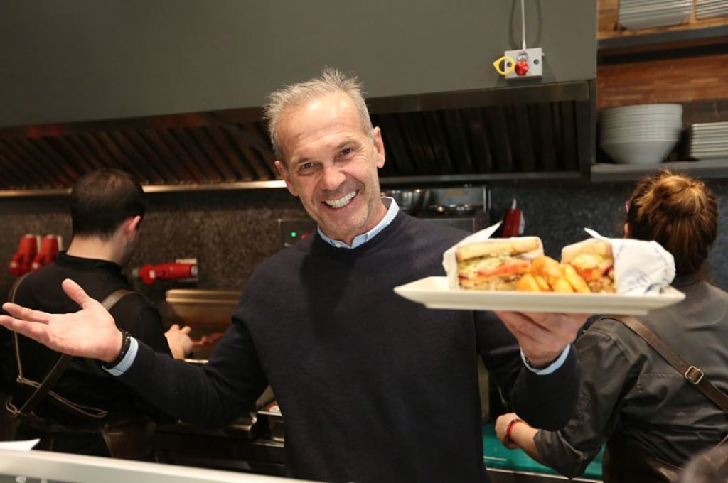 Η αντίδραση του Πέτρου Κωστόπουλου για τον γάμο Κικίλια-Μπαλατσινού  (βίντεο)