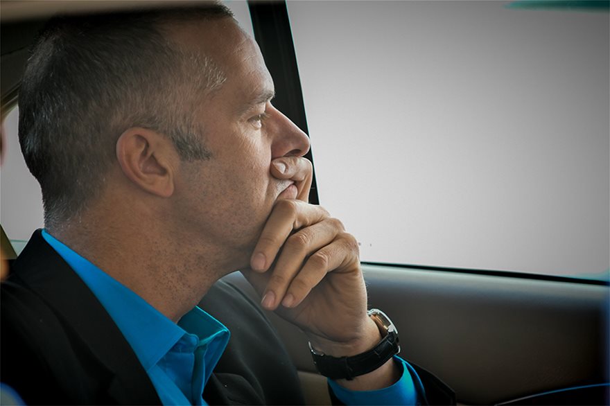 Οι πρώτες φωτογραφίες από την νέα ταινία του Κ.Γαβρά για τα «κατορθώματα» του ΣΥΡΙΖΑ το 2015