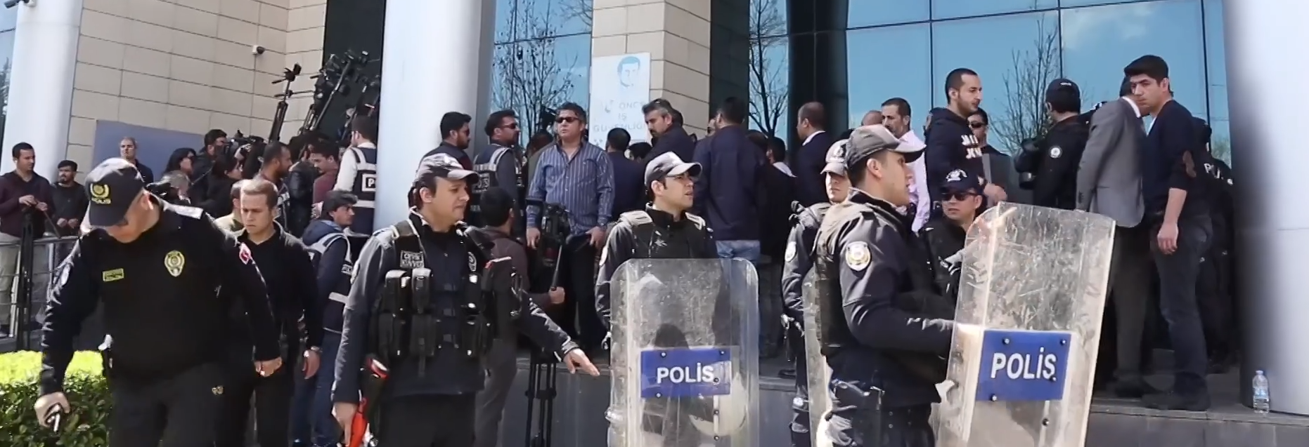 Επεισόδια στην Τουρκία – Κούρδοι προσπάθησαν να εισβάλουν στο δημαρχείο του Ντιγιάρμπακιρ (βίντεο)