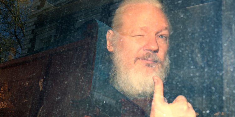Με τουλάχιστον 5 χρόνια φυλακή κινδυνεύει ο Μr Wikileaks