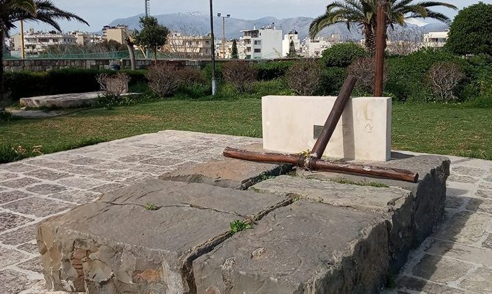 Ηράκλειο: Έσπασε ο σταυρός από τον τάφο του Καζαντζάκη