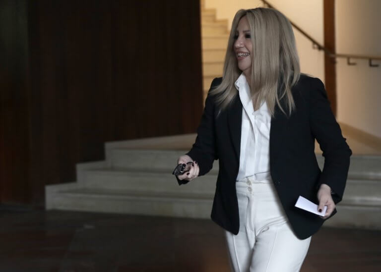 Φώφη Γεννηματά: Η Ελληνίδα μάνα, το ζεϊμπέκικο, ο έρωτας και οι αισθητικές επεμβάσεις!