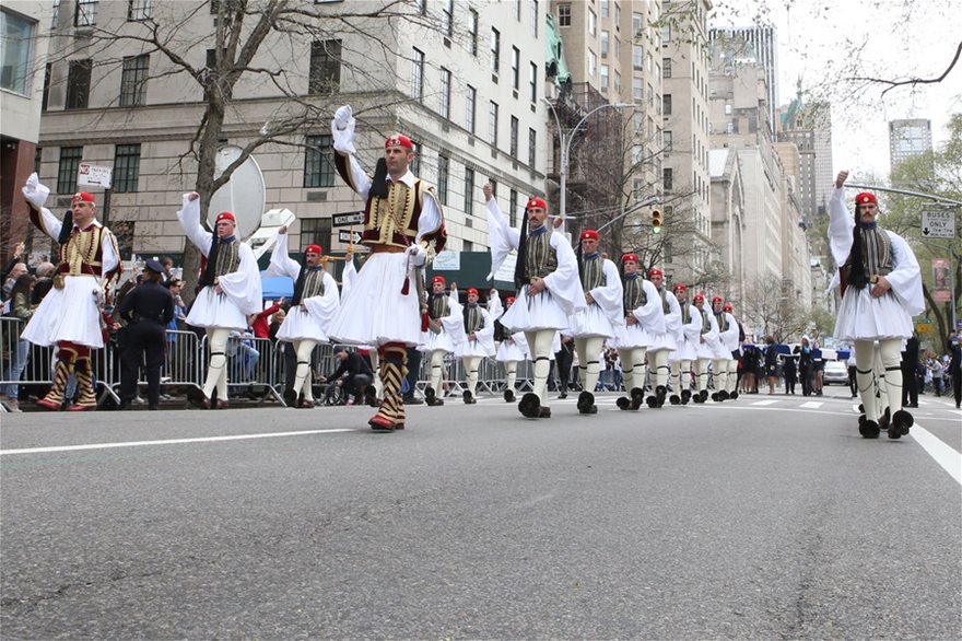 Δείτε φωτογραφίες από την παρέλαση της ομογένειας στη Νέα Υόρκη για την 25η Μαρτίου (βίντεο-φωτο)