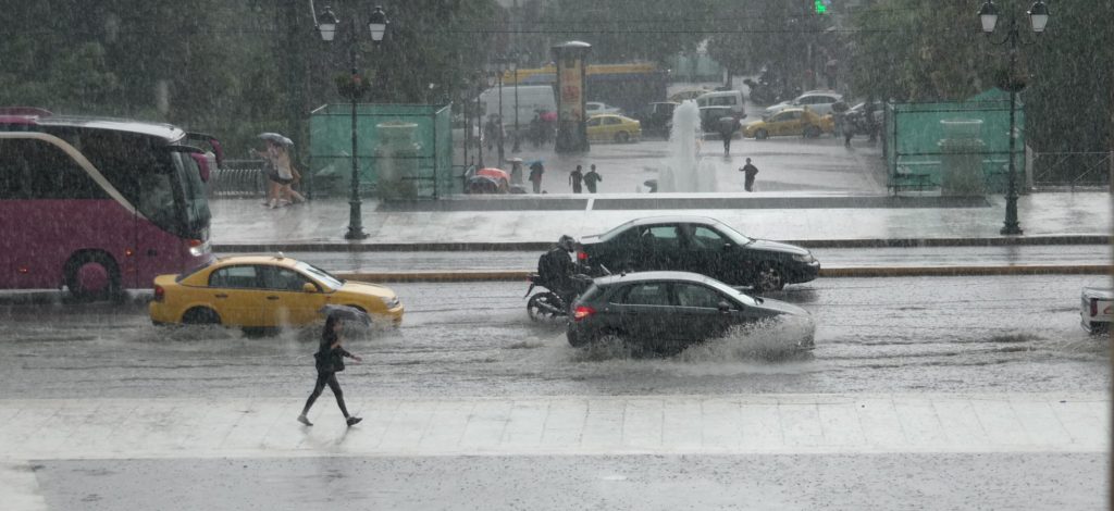 Έκτακτο δελτίο επιδείνωσης από την ΕΜΥ – Ισχυρά φαινόμενα στην Αττική τις επόμενες ώρες