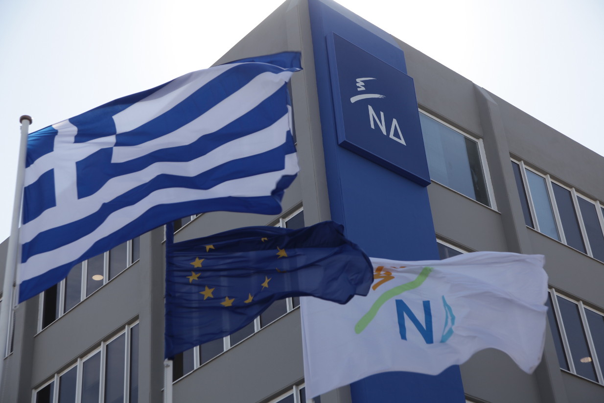 ΝΔ για την υπόθεση Πετσίτη: «Το ένα μετά το άλλο τα στελέχη του ΣΥΡΙΖΑ κρατούν αποστάσεις ασφαλείας από τον Νίκο Παππά»