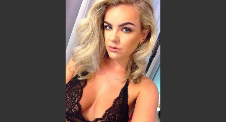 Εκμεταλλεύτηκε τα προσόντα της και εργάστηκε ως καθαρίστρια φορώντας τα απολύτως απαραίτητα (φώτο)