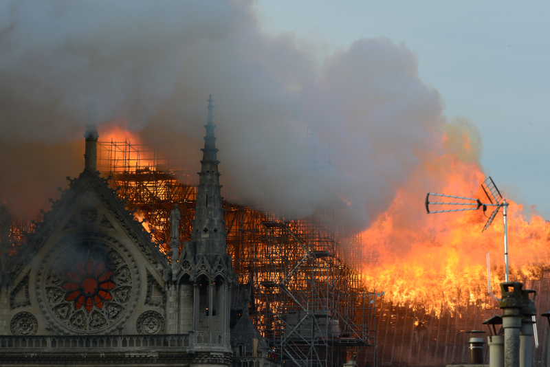 Πώς το νερό κινδυνεύει να καταστρέψει ολοκληρωτικά την καμένη Παναγία των Παρισίων