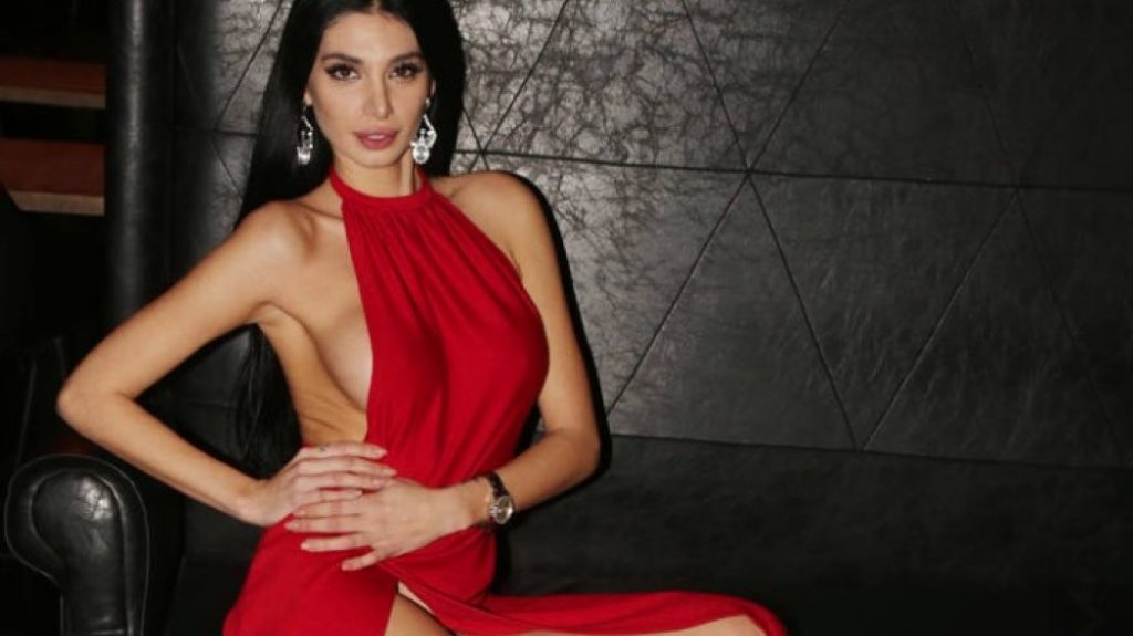 Η Μις Πελοπόννησος προκαλεί με τις πόζες της!