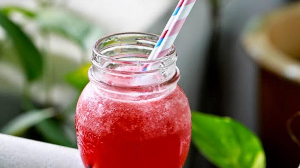 Φτιάξτε σπιτικό χυμό με αυτά τα 3 συστατικά και καθαρίστε το έντερό σας