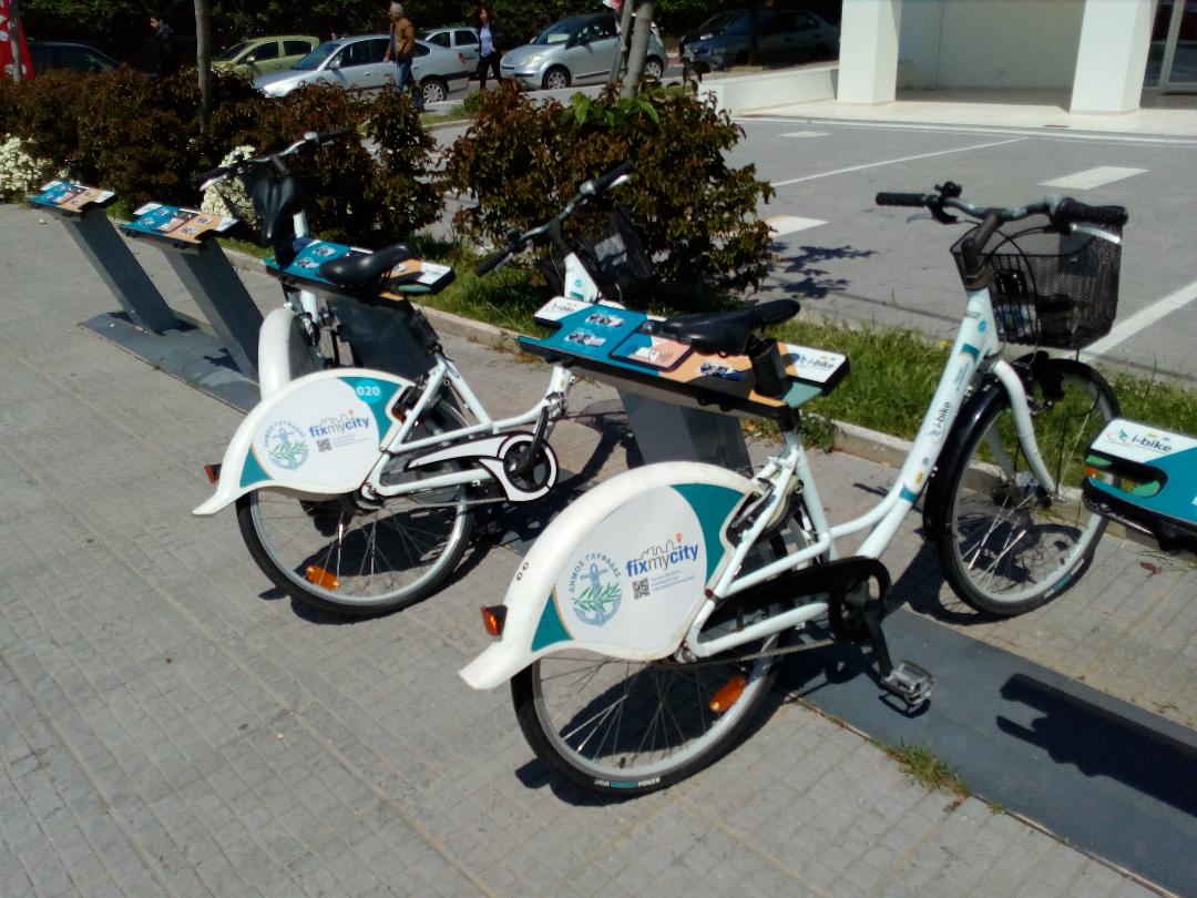 «Σκουριάζουν»  τα κοινόχρηστα ποδήλατα του δήμου Γλυφάδας