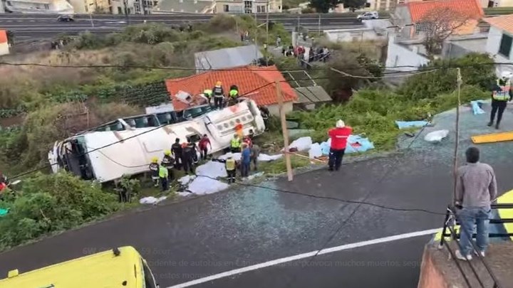 Τραγωδία στην Πορτογαλία: Ανετράπη τουριστικό λεωφορείο & συνετρίβη σε σπίτι – 28 νεκροί (φώτο-βίντεο)