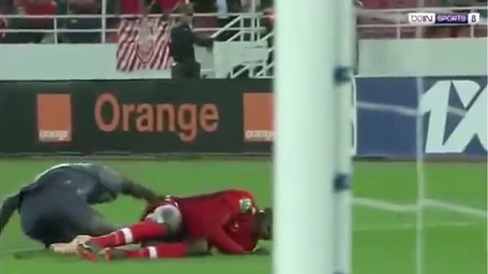 Σοκαριστικός τραυματισμός για τερματοφύλακα: Έπαθε διπλό κάταγμα στο ίδιο πόδι (βίντεο)