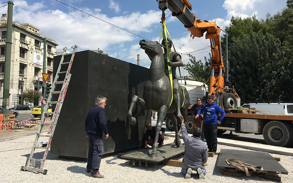 Ο έφιππος Μέγας Αλέξανδρος τοποθετήθηκε στο κέντρο της Αθήνας! (φωτό)