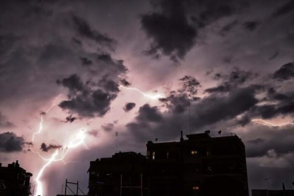 Βίντεο του ABC με τους κεραυνούς στον ουρανό της Αθήνας – Θέμα στα διεθνή ΜΜΕ η καταιγίδα που έπληξε το λεκανοπέδιο