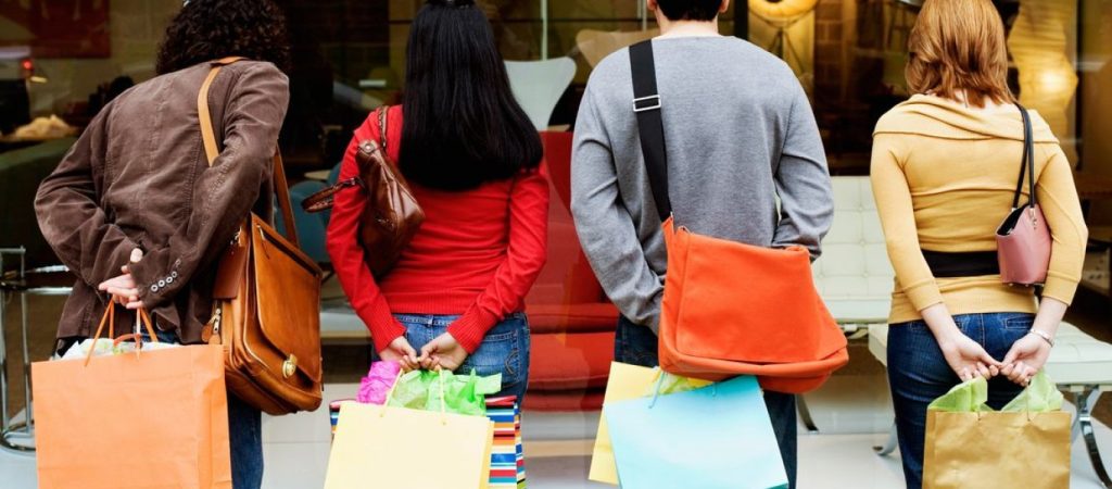 Αρχίζει σήμερα το πασχαλινό ωράριο – Πότε θα είναι ανοικτά τα καταστήματα