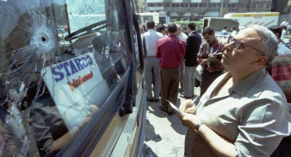 Σαν σήμερα: 18 Έλληνες τουρίστες πεθαίνουν σε τρομοκρατική επίθεση στο Κάιρο