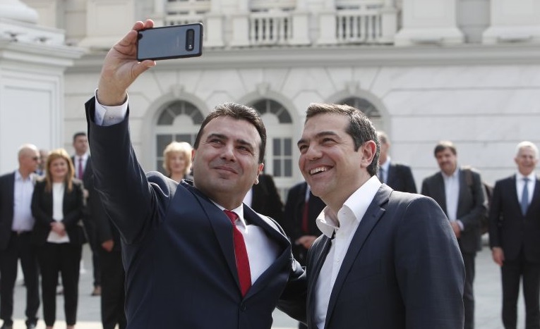 Οι «σέλφι» του Α.Τσίπρα με τον Ζ.Ζάεφ κοστίζουν στην Ελλάδα 200 εκατ. ευρώ – Η Αθήνα δίνει επιχορήγηση στα Σκόπια