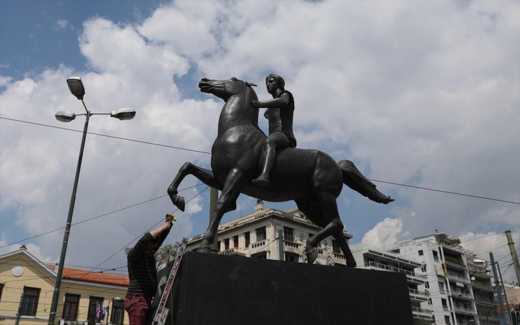 Πραγματοποιήθηκαν το πρωί τα αποκαλυπτήρια του αγάλματος του Μεγάλου Αλεξάνδρου (φωτο)