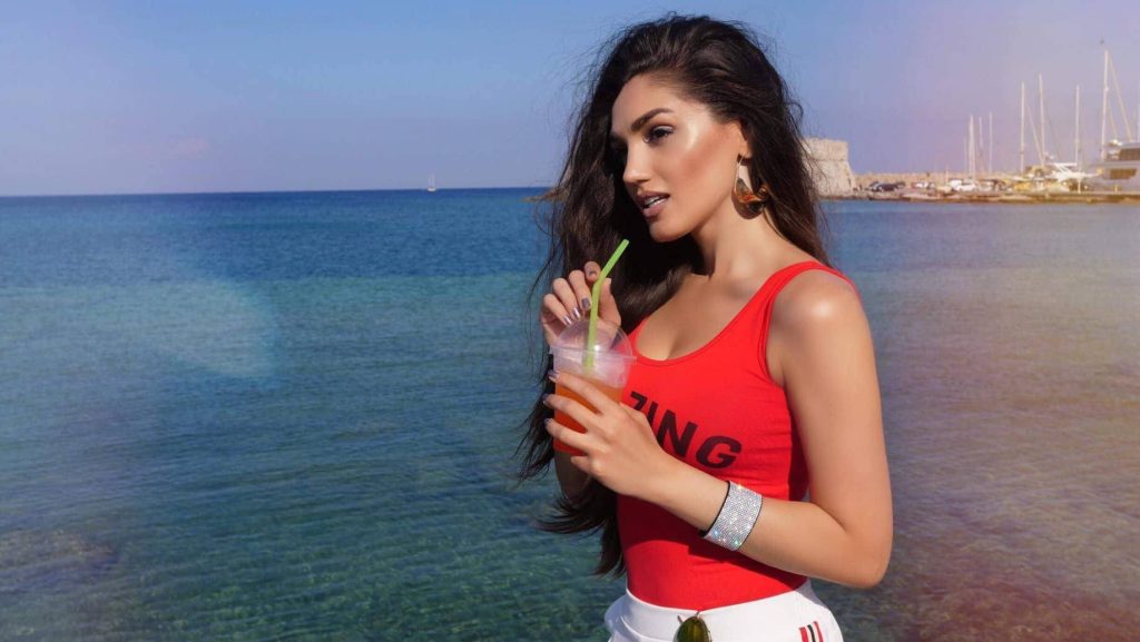 Καταγγελία δισκογραφικής εταιρίας: «Κορόιδεψε τον Αρναούτογλου και όλη την Ελλάδα»! Τελικά ποιανού είναι το…πουλάκι;