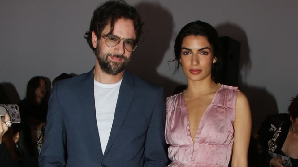 Μαραβέγιας: Σπάνια κοινή φωτογραφία με τον αδερφό του και την Τόνια Σωτηροπούλου (φώτο)