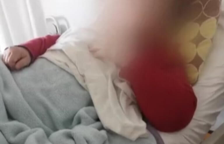 Αίγιο: Λύνει τη σιωπή της η μάνα που πέταξε το παιδί στα σκουπίδια (βίντεο)