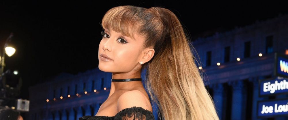 Ακόμα και η Ariana Grande έβαψε αυγά για το Πάσχα