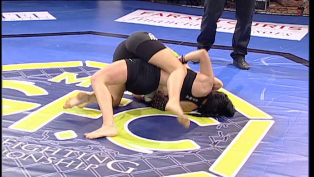 Αθλήτρια του ΜΜΑ ξυλοκόπησε άνδρα  που την παρενόχλησε σε φωτογράφηση (φωτο)