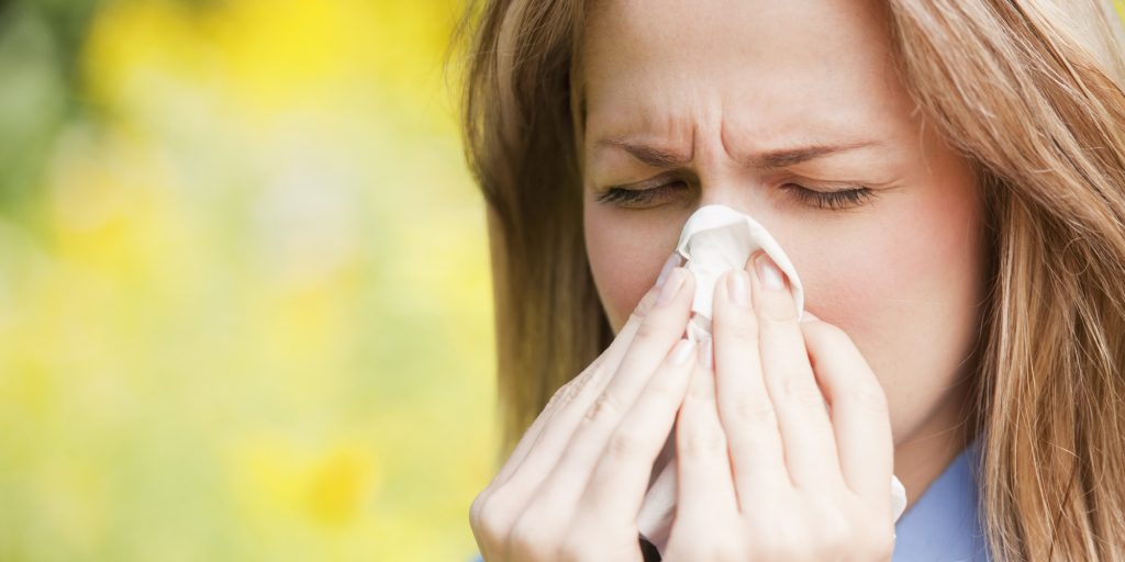 Αλλεργίες: Τι να κάνετε για να μην σας πιάνουν μέσα στο σπίτι