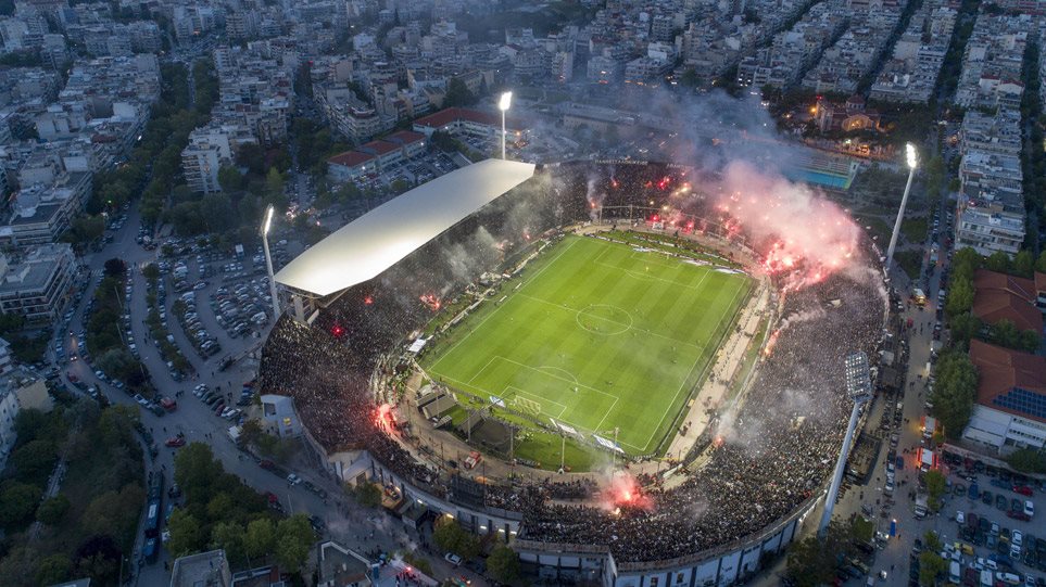 LIVE – Φαντασμαγορική η στέψη του ΠΑΟΚ ως πρωταθλητή Ελλάδας έπειτα απο 34 χρόνια (βίντεο)