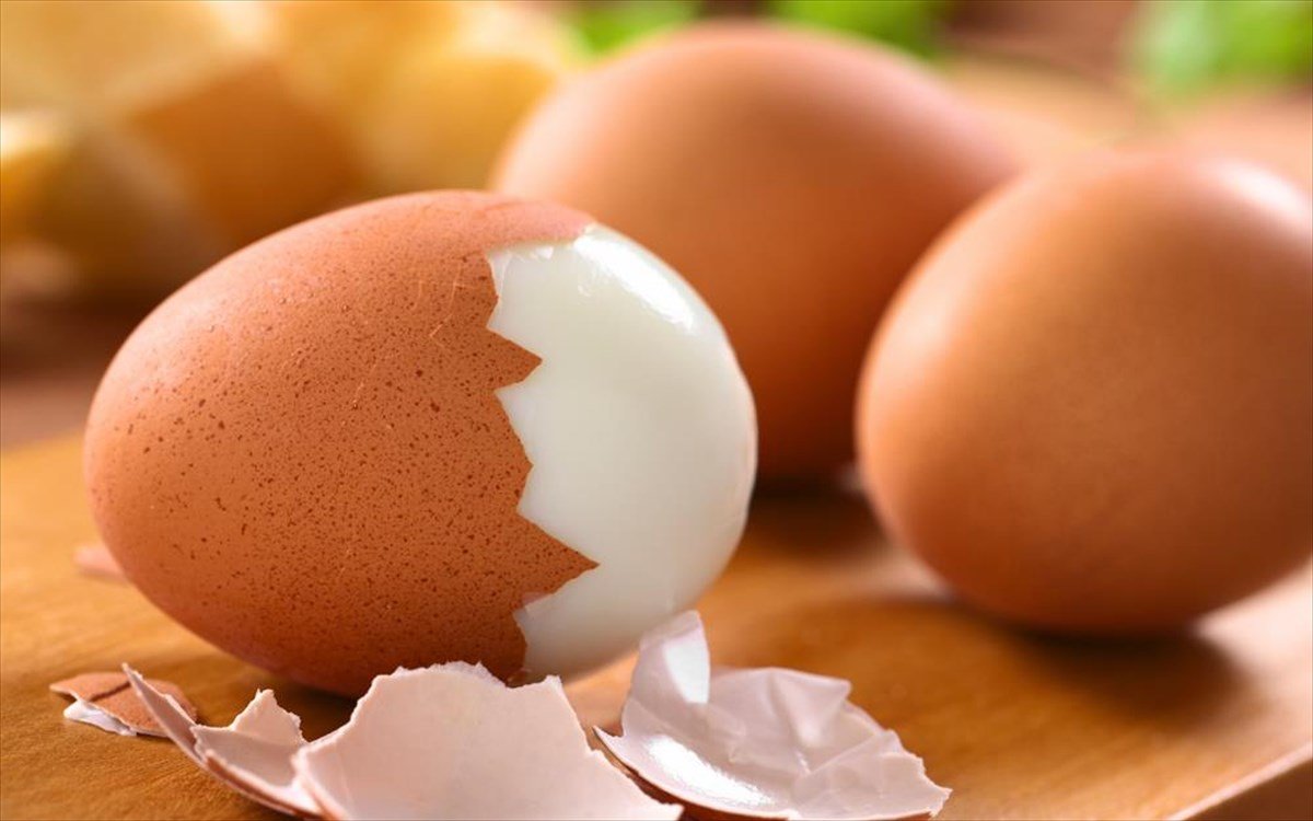 Δεν θα πιστέψετε τι συμβαίνει σε ένα αβγό αν το βάλεις στο ξίδι (βίντεο)