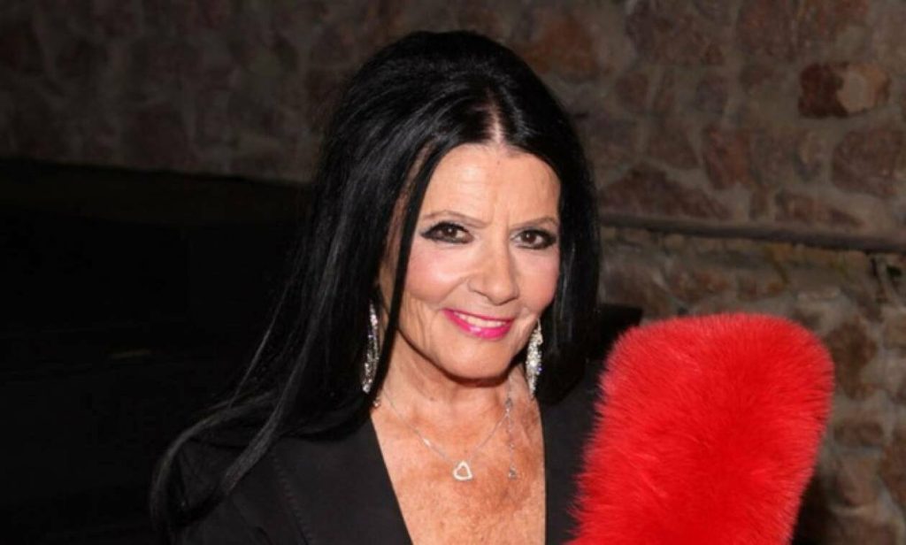 Δύσκολες ώρες για την Ζωζώ Σαπουντζάκη – Νέο «χτύπημα» για τη «βασίλισσα της νύχτας»