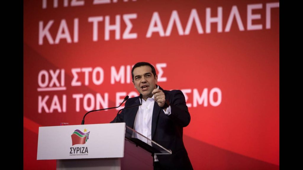 Τον «φτύνουν» και νομίζει ότι βρέχει – Α.Τσίπρας: «Το κλίμα άλλαξε, οι πολίτες έρχονται πλάι μας» (βίντεο)