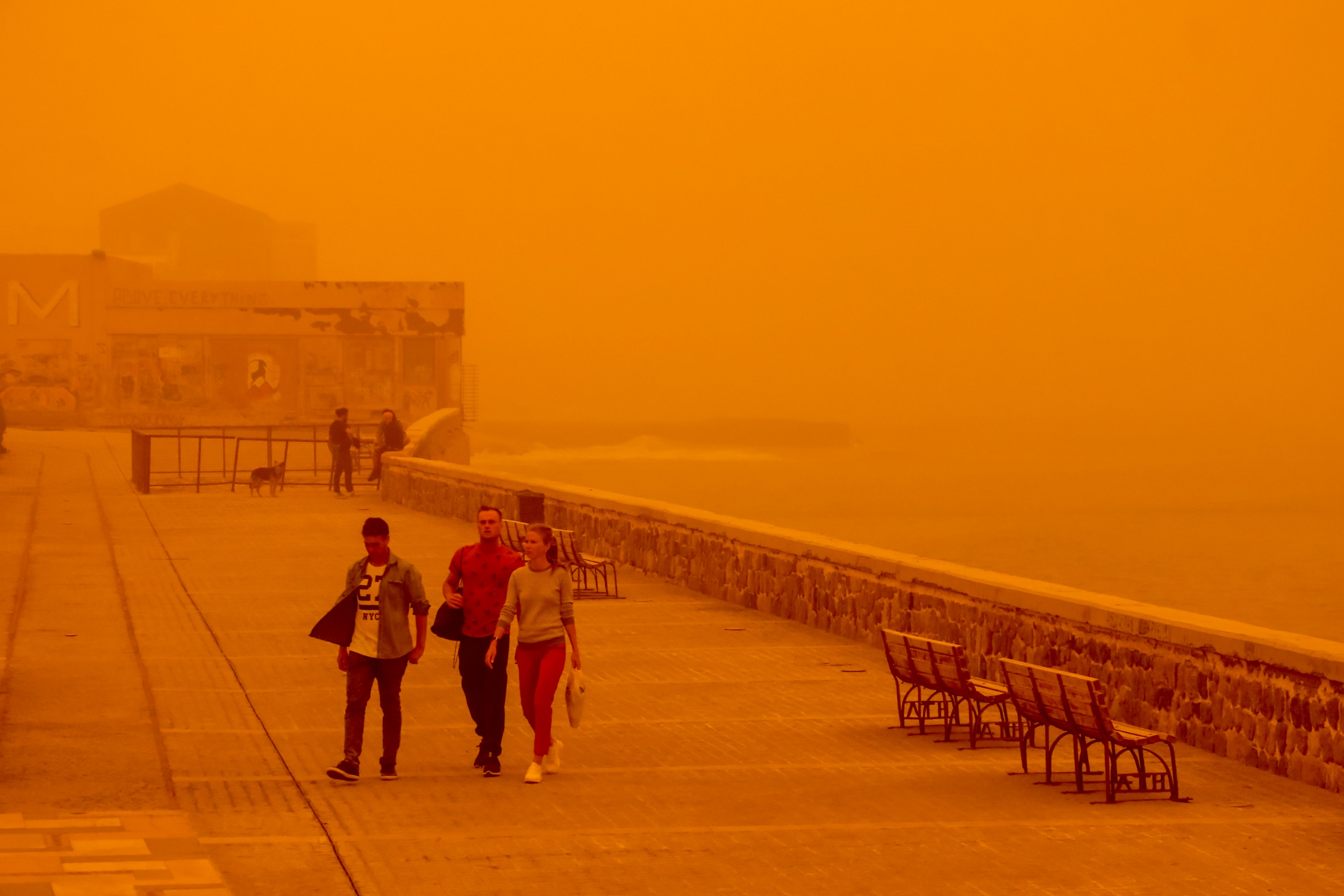 «Θόλος» αφρικανικής σκόνης θα σκεπάσει την χώρα – Η Σαχάρα «μετακομίζει» στην Ελλάδα