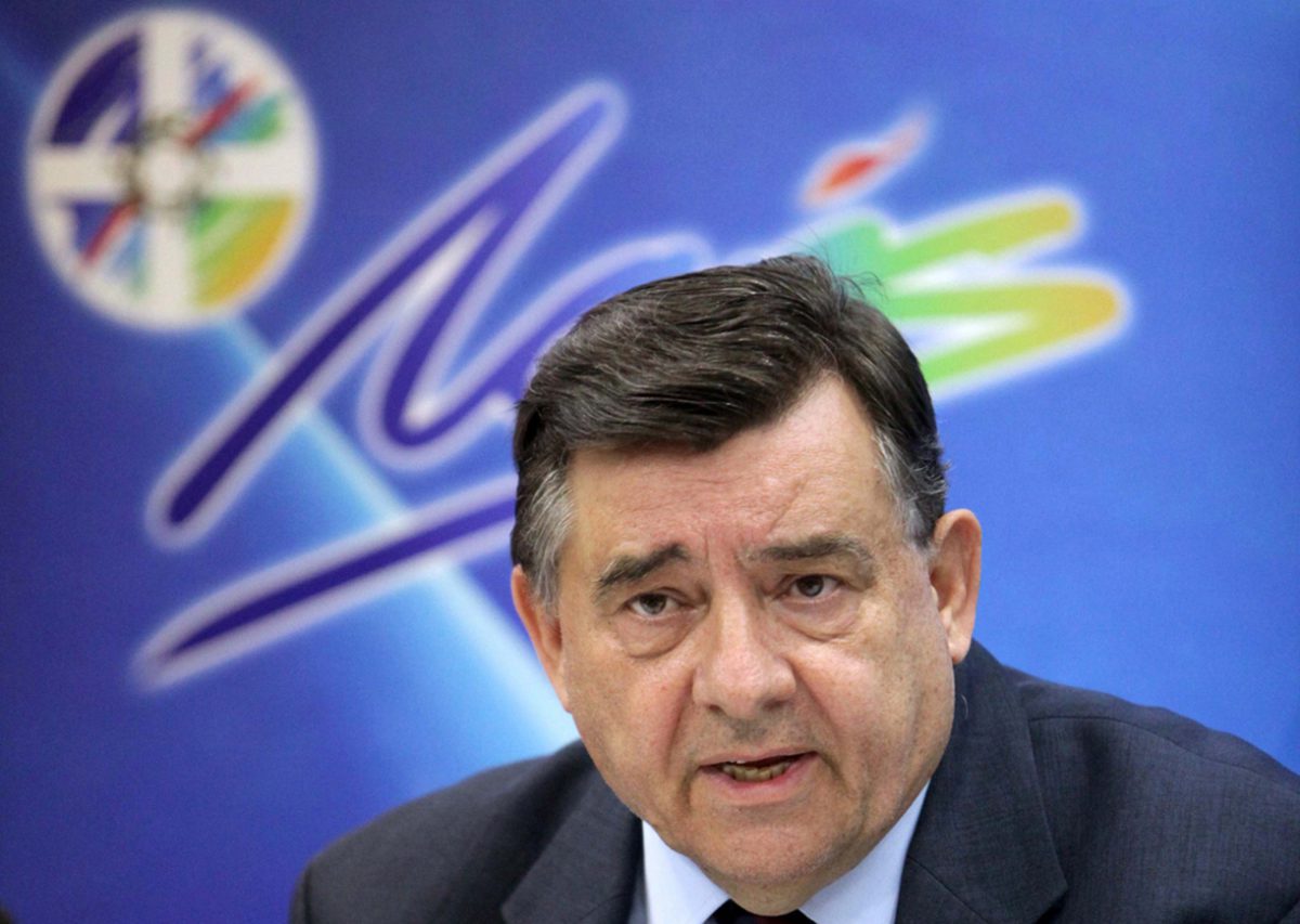 Καρατζαφέρης: «854.000 αλλοδαποί προμηθεύτηκαν ελληνικές ταυτότητες και ψηφίζουν στη χώρα»