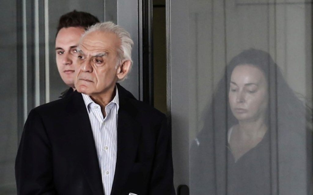 Τσοχατζόπουλος: «Κερ@τ@δες, μου χρωστάτε λεφτά και ήρθα να τα πάρω!» Εισβολή του Άκη στα… ΕΛΠΕ!