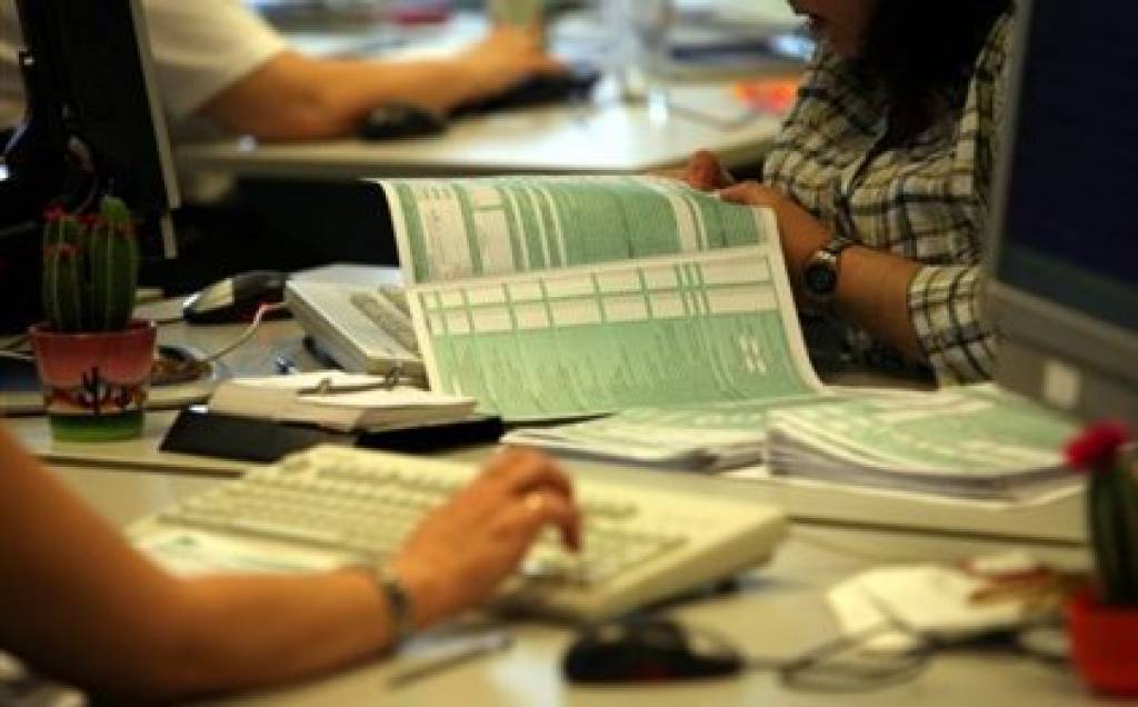 Με παροχές μετά το Πάσχα η κυβέρνηση θα προσπαθήσει να «γυρίσει» το κλίμα σε βάρος  της