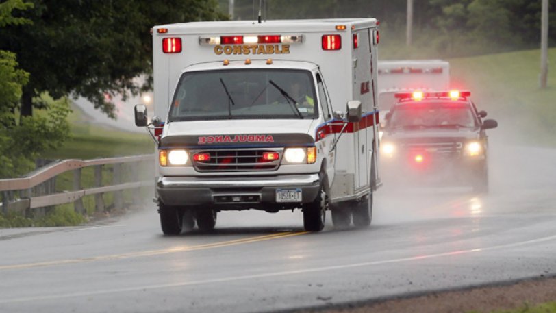 Ασθενής με καρδιοπάθεια επανήλθε όταν το ασθενοφόρο που τον μετέφερε στο νοσοκομείο έπεσε σε λακκούβα (φώτο)