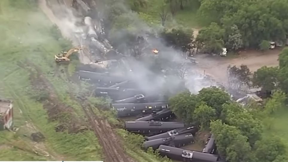 Συναγερμός στο Τέξας – Εκτροχιάστηκε τρένο που μετέφερε αιθανόλη (βίντεο)