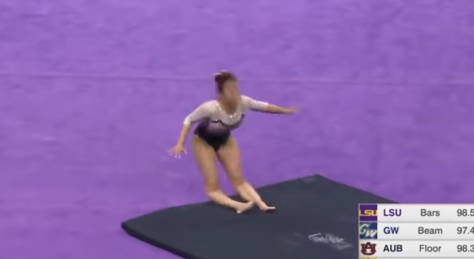 Πτώση- θρίλερ: Γνωστή αθλήτρια της ρυθμικής σπάει και τα δυο της πόδια (βίντεο-φωτο)