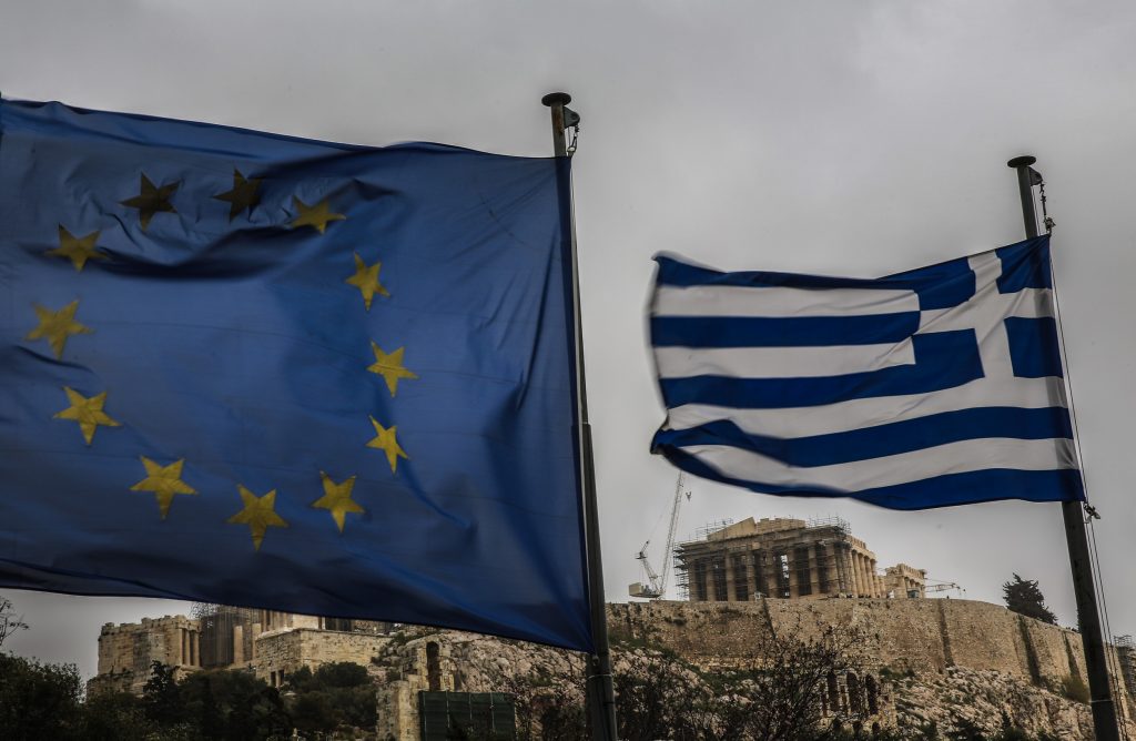 Handelsblatt: «Οι περισσότεροι Έλληνες είναι απογοητευμένοι από τους πολιτικούς τους, αλλά και την ΕΕ»