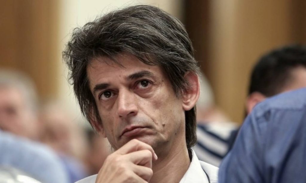 Χαμός στο Twitter για τον «αντιστασιακό» Καρανίκα που… φωνάζει την αστυνομία! (φώτο-βίντεο)