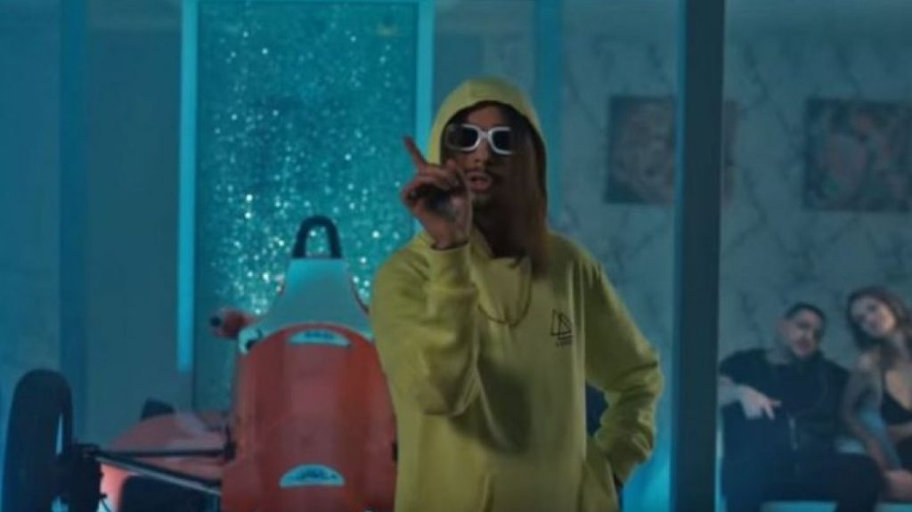 To πιο απαίσιο τραγούδι… ever με τα 8 εκατομμύρια views