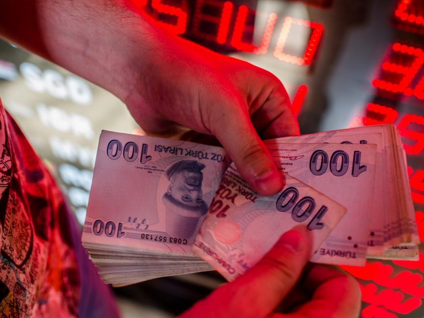Οικονομικά «πυρά» κατά Τουρκίας: «Καταρρέουν τα συναλλαγματικά αποθέματα – Yπ’ ατμόν η Κεντρική Τράπεζα»